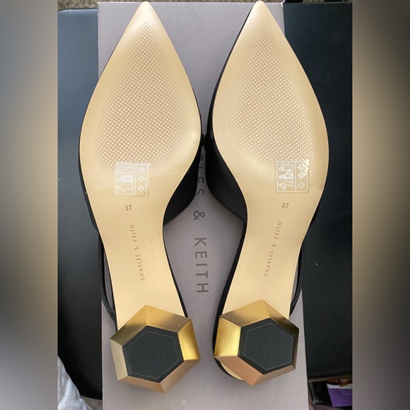CHARLES & KEITH Hexagonic Gold Heels - Picture 4 of 7